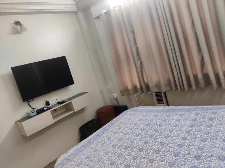 Bedroom, bandra west 1.5 Bedroom 650 Sq.Ft. Apartment In Bandra West Mumbai 10472974