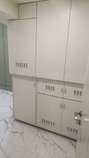 Furnished Amenities in 1 BHK Apartment at Bandra West – for Rent