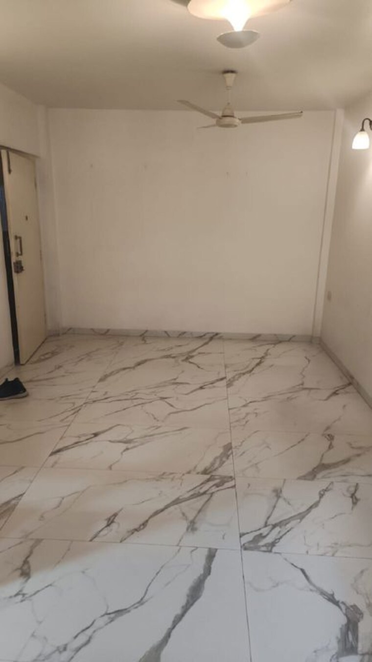 Room, bandra west 1 Bedroom 500 Sq.Ft. Apartment In Bandra West Mumbai 10472987