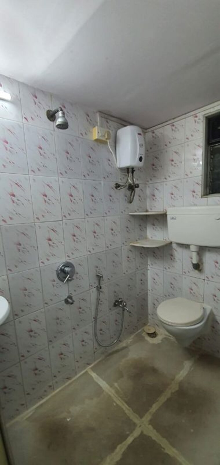 Bathroom, bandra west 1 RK 200 Sq.Ft. Apartment In Bandra West Mumbai 10472998
