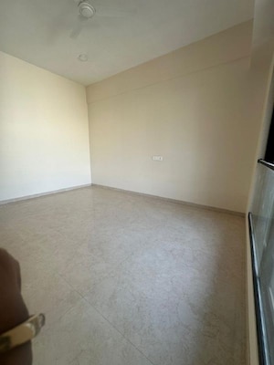Room in 3 BHK Apartment at Khar West – for Rent