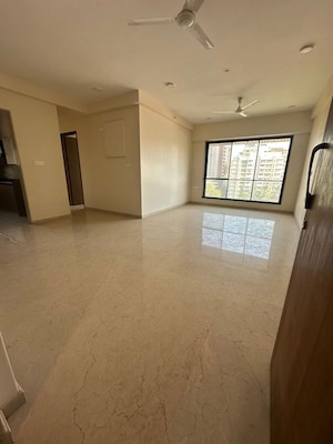 Room in 3 BHK Apartment at Khar West – for Rent