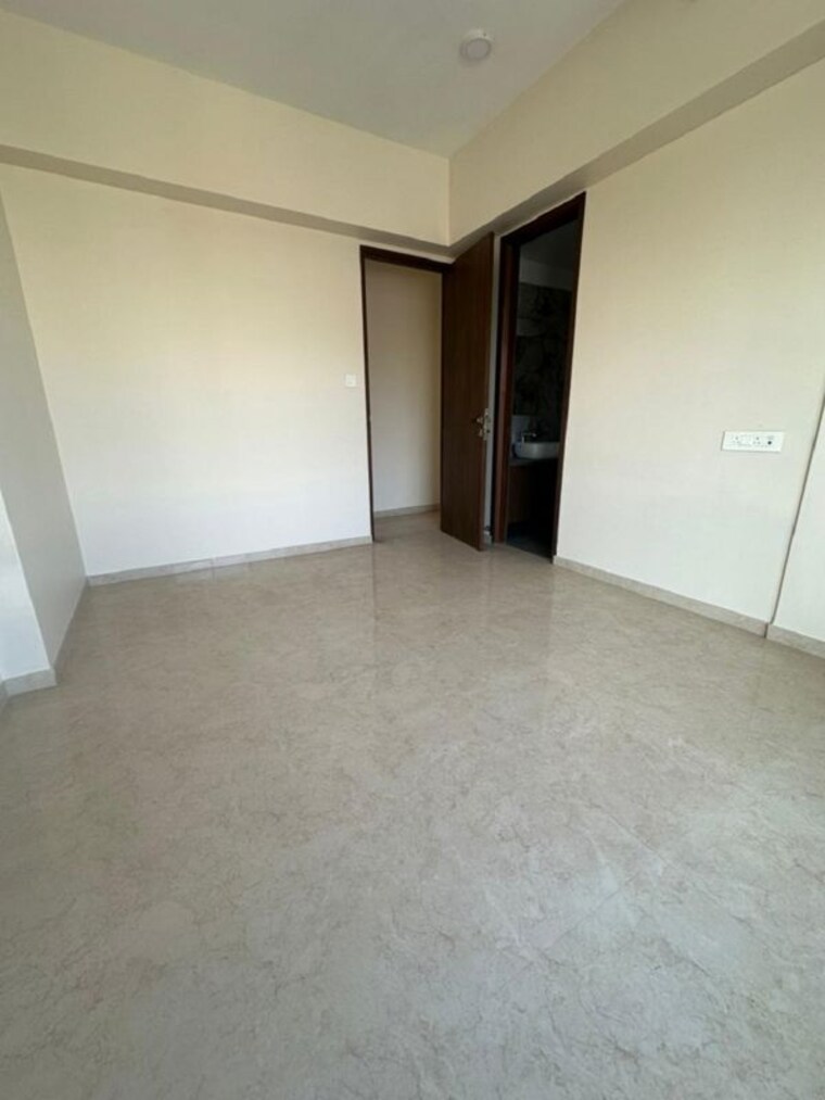 Room, khar west 3 Bedroom 1100 Sq.Ft. Apartment In Khar West Mumbai 10473011