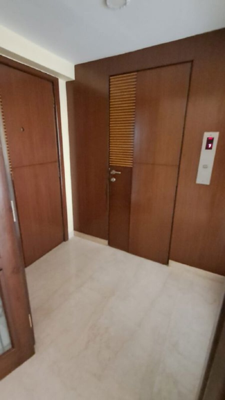 Room, bandra west 3 Bedroom 1100 Sq.Ft. Apartment In Bandra West Mumbai 10473024