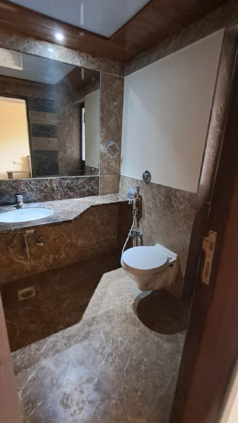 Bathroom, bandra west 3 Bedroom 1100 Sq.Ft. Apartment In Bandra West Mumbai 10473024