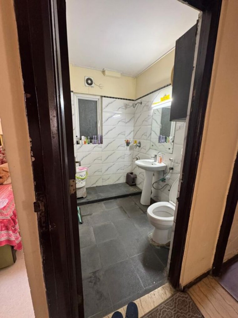 Bathroom, dasnac-the-jewel 3 Bedroom 1690 Sq.Ft. Apartment In Sector 75 Noida 10473032