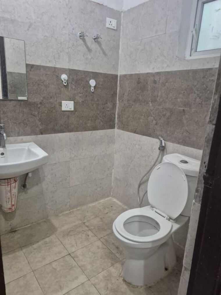 Bathroom, sector 16 Commercial Office Space 2000 Sq.Ft. In Sector 16 Noida 10473027