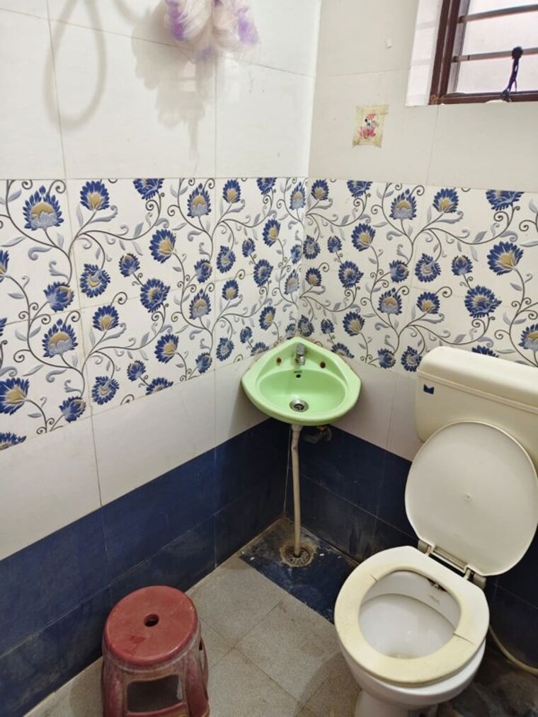 Washroom, kharar mohali road 1 RK 500 Sq.Ft. Apartment In Kharar Mohali Road Kharar 10473085