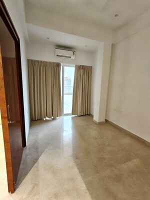 Room in 3 BHK Apartment at Indiabulls Sky Forest, Lower Parel – for Rent