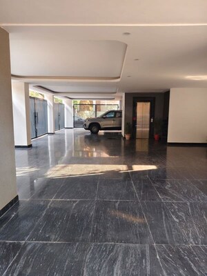 Parking in 3 BHK Builder Floor at Chittaranjan Park – for Rent
