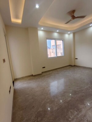 Room in 3 BHK Builder Floor at Chittaranjan Park – for Rent