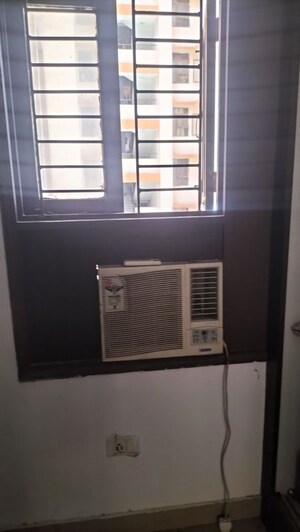 Room in 2.5 BHK Apartment at SRS Royal Hills, Sector 87 – for Rent