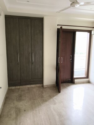 Room in 3 BHK Builder Floor at Pamposh Enclave – for Rent