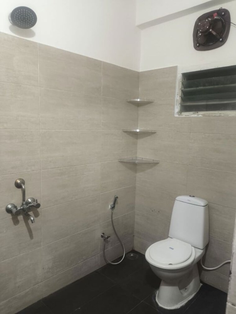 Bathroom, lakdi ka pul 3 Bedroom 1600 Sq.Ft. Apartment In Lakdi Ka Pul Hyderabad 10473421