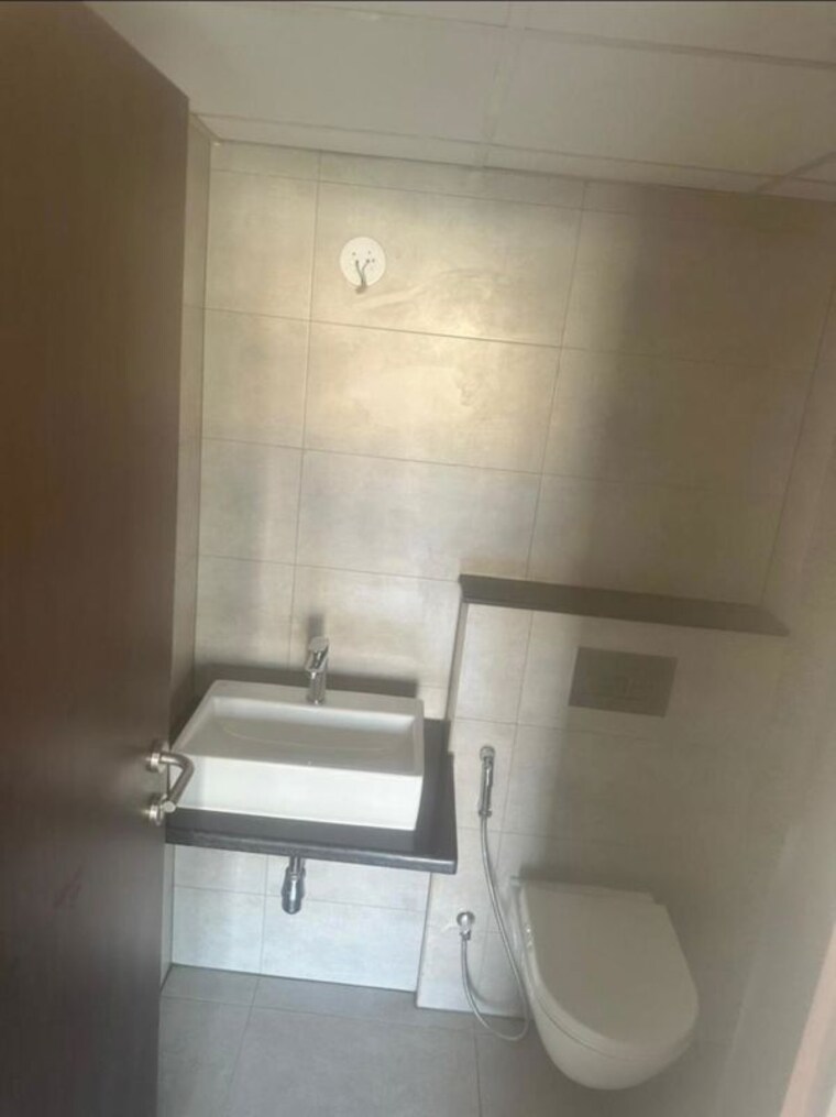 Bathroom, mahindra-alcove 3 Bedroom 1000 Sq.Ft. Apartment In Chandivali Mumbai 10473448