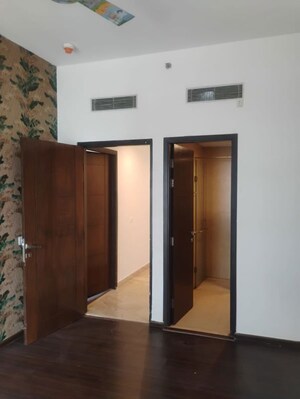 Room in 3 BHK Apartment at Supertech Supernova Astralis, Sector 94 – for Rent