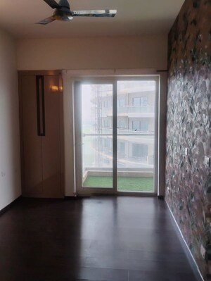 Room in 3 BHK Apartment at Supertech Supernova Astralis, Sector 94 – for Rent