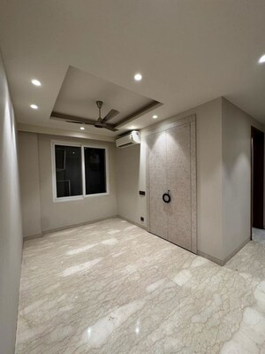 Room in 3 BHK Builder Floor at Panchsheel Enclave – for Sale