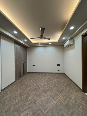 Room in 3 BHK Builder Floor at Panchsheel Enclave – for Sale