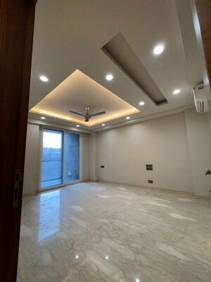 Room in 3 BHK Builder Floor at Panchsheel Enclave – for Sale