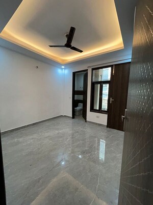 Room in 3 BHK Builder Floor at Chattarpur – for Rent