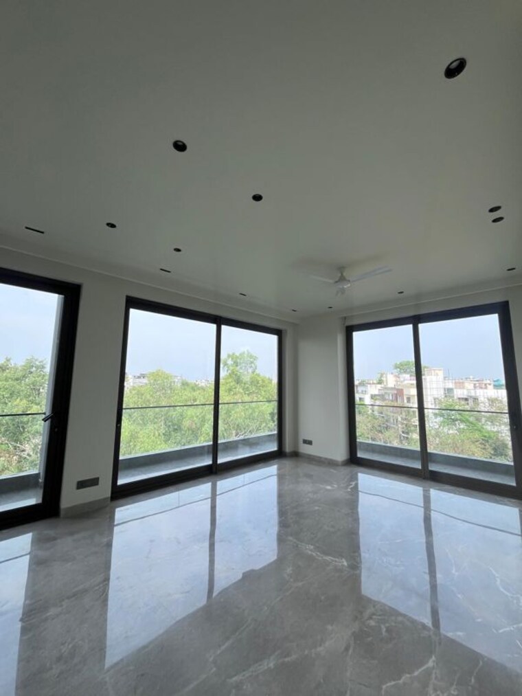 Room, defence colony 4 Bedroom 400 Sq.Yd. Builder Floor In Defence Colony Delhi 10473515