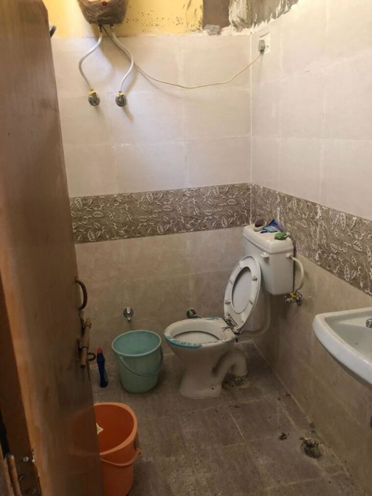 Bathroom, indira nagar 2 Bedroom 1800 Sq.Ft. Builder Floor In Indira Nagar Lucknow 10473597