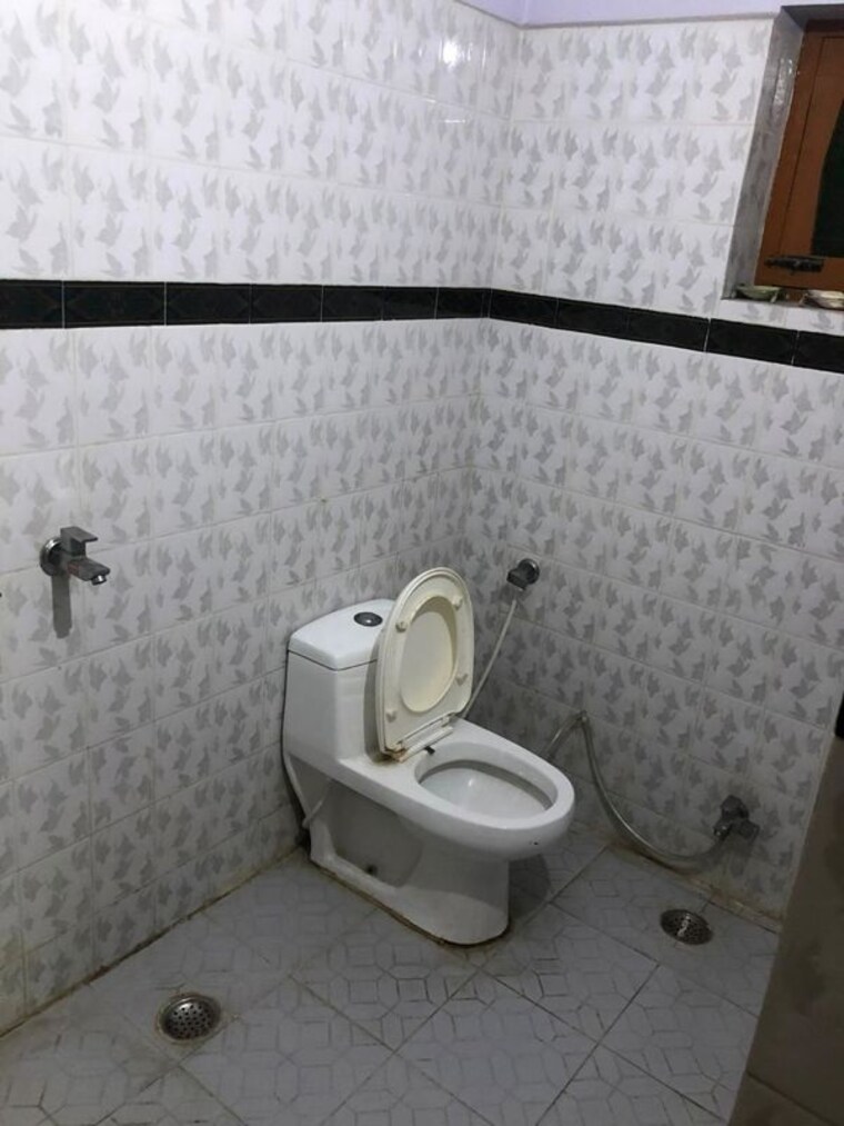Bathroom, indira nagar 2 Bedroom 1800 Sq.Ft. Builder Floor In Indira Nagar Lucknow 10473597