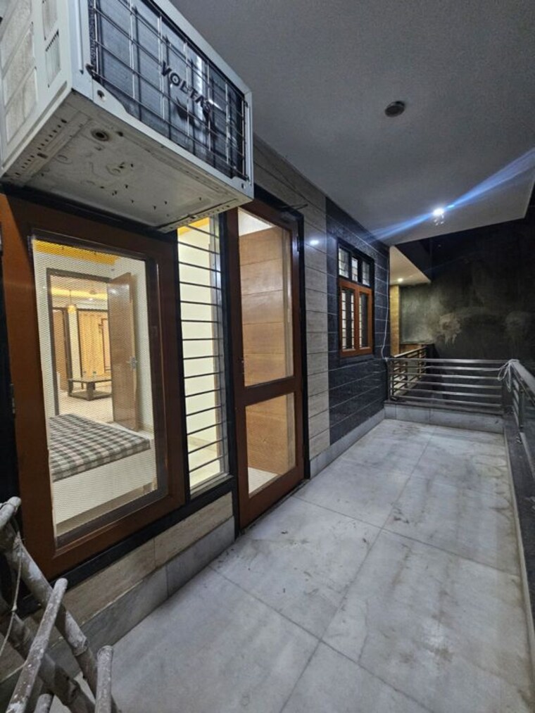  Parking, auram-floor 2 Bedroom 1500 Sq.Ft. Builder Floor In South City 2 Gurgaon 10473579