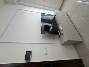 Furnished Amenities in 2.5 BHK Apartment at Smart World Orchard, Sector 61 – for Rent