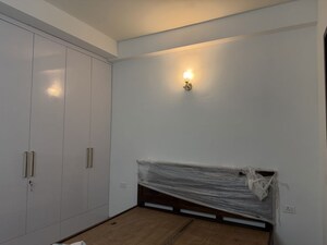 Room in 2.5 BHK Apartment at Smart World Orchard, Sector 61 – for Rent