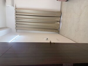 Room in 2.5 BHK Apartment at Smart World Orchard, Sector 61 – for Rent
