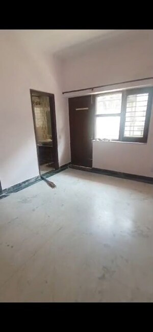 Room in 3 BHK Builder Floor at Elan Nirvana, Sector 50 – for Rent