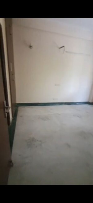 Room in 3 BHK Builder Floor at Elan Nirvana, Sector 50 – for Rent