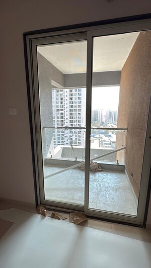 Room in 3 BHK Apartment at Goyal My Home Akurdi, Akurdi – for Rent