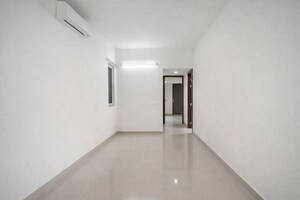 Room in 2 BHK Apartment at DB Woods, Goregaon East – for Rent