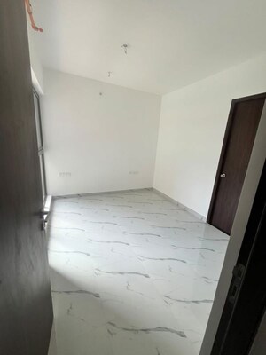 Room in 2 BHK Apartment at Raymond Ten X Habitat, Pokhran Road No Two – for Rent
