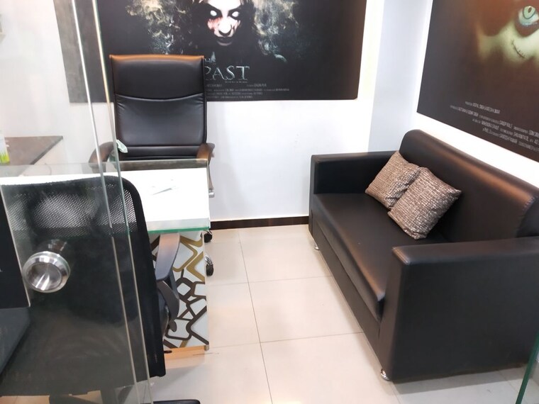 Living Room, om-heera-panna-mall Commercial Office Space 250 Sq.Ft. In Andheri West Mumbai 10473835