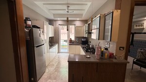 Team Area in 3 BHK Builder Floor at Auram Floor, South City 2 – for Rent