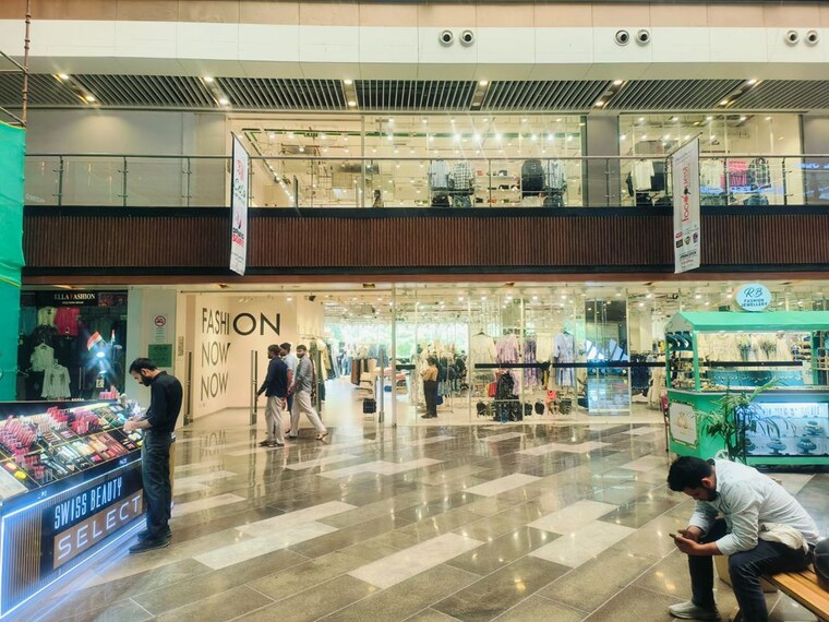  Parking, adihm-ithums-galleria Commercial Shop 290 Sq.Ft. In Alpha Ii Greater Noida Greater Noida 10473857