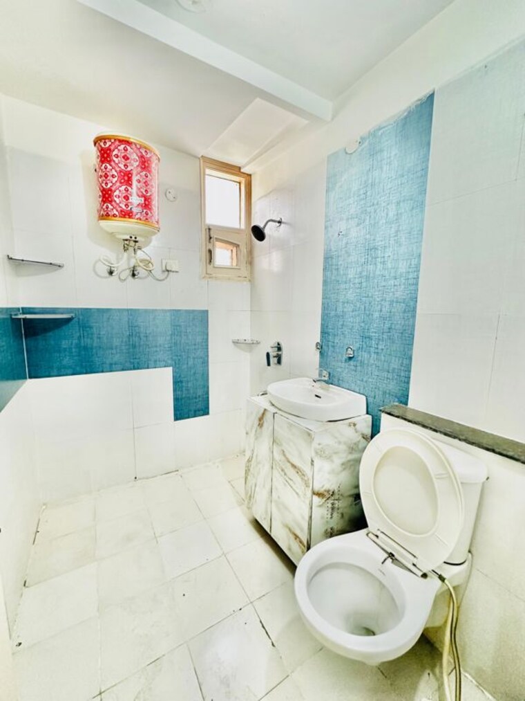 Bathroom, preet colony 3 Bedroom 1915 Sq.Ft. Apartment In Preet Colony Zirakpur 10473914