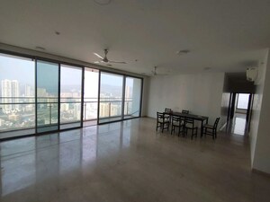 Room in 3 BHK Apartment at Oberoi Realty Esquire, Goregaon East – for Rent