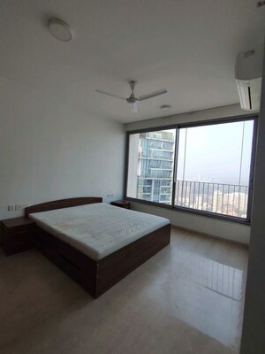 Room in 3 BHK Apartment at Oberoi Realty Esquire, Goregaon East – for Rent