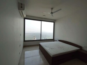 3 BHK Apartment For Rent in Oberoi Realty Esquire, Goregaon East