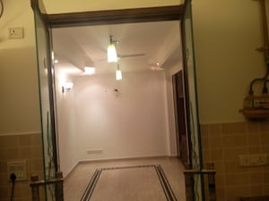 Furnished Amenities in 6+ BHK Villa at New Friends Colony – for Rent