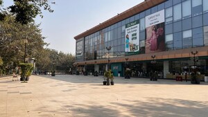  Shop For Rent in Moti Nagar