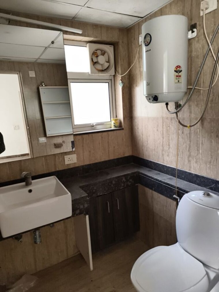 Attached Bathroom, bestech-park-view-spa-next 3.5 Bedroom 1935 Sq.Ft. Apartment In Sector 67 Gurgaon 10473966