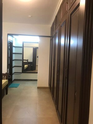Room in 1 BHK Apartment at Tardeo – for Rent