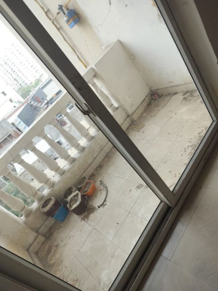 Balcony, amrapali-silicon-city 2.5 Bedroom 1080 Sq.Ft. Apartment In Sector 76 Noida 10148241