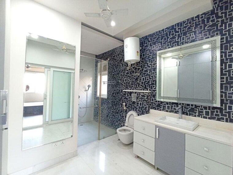 Bathroom, greater kailash i 4 Bedroom 9000 Sq.Ft. Builder Floor In Greater Kailash I Delhi 10474038